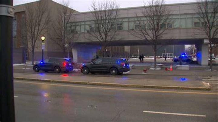 
2 Dead, 2 Injured in Shooting Outside Chicago High School 