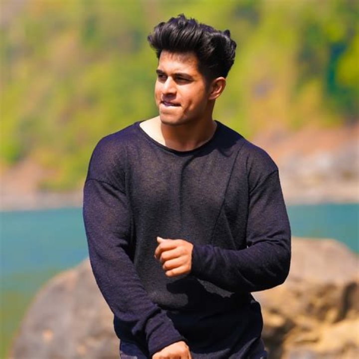Aadil Khan Height, Weight, Net Worth, Age, Birthday, Wikipedia, Who, Instagram, Biography