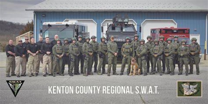 
Andrew Hutchinson Fort Thomas Video As Kenton County SWAT Continue To Handle The Hostage Situation 
