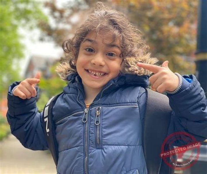 Arat Hosseini Bio, Wiki, Age, Height, Parents, Boy or Girl, Net Worth, Instagram and Liverpool