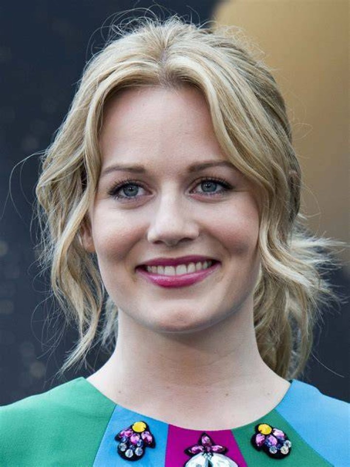 
Cara Louise Theobold Height, Weight, Net Worth, Age, Birthday, Wikipedia, Who, Instagram, Biography 