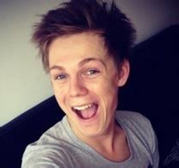 Caspar Lee – Wiki, Age, Height, Net Worth, Girlfriend, Is He Gay?