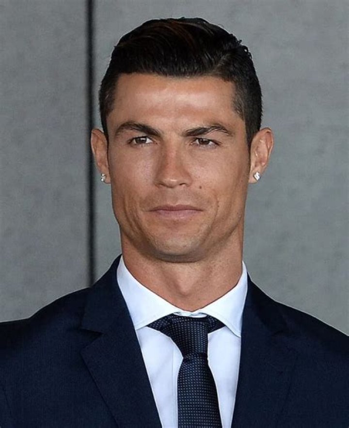 Cristiano Ronaldo Wiki, Height, Age, Wife, Biography, Net Worth
