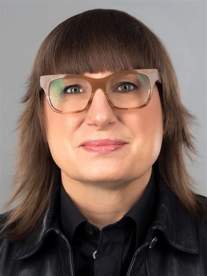 Deborah Czeresko: Does She Have Autism? Update on the health and gender of American glassblowers