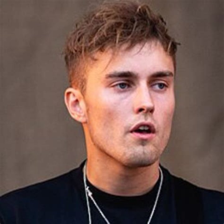 Does Sam Fender Have Cancer? Illness Diagnosis And Girlfriend