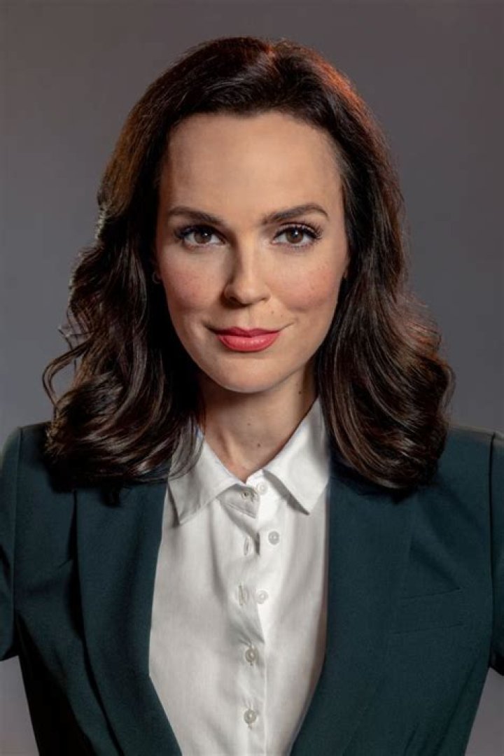 Erin Cahill Bio, Wiki, Age, Height, Husband, Family, Movies and Net Worth