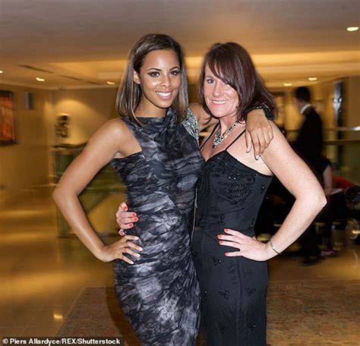 
Everything We Know About Roz Wiseman – Rochelle Humes’ Mother 