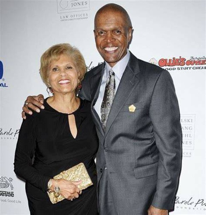 Gale Sayers Wiki, Age, Wife, Cause of Death, Net Worth, Family, Children, Wife (Ardythe Bullard)