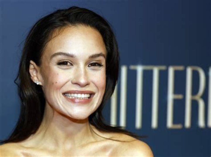 
Holly Scarfone Height, Weight, Net Worth, Age, Birthday, Wikipedia, Who, Nationality, Biography 