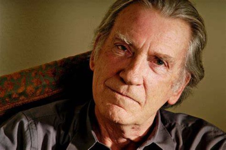 
How did David Warner die? Cause of death explored as Tron and Titanic star passes away at 80 