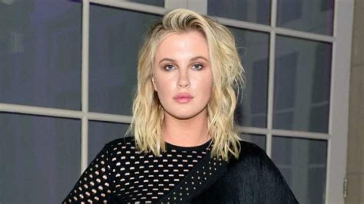 
Ireland Baldwin Debuts Blonde Buzz Cut: See The Pics 