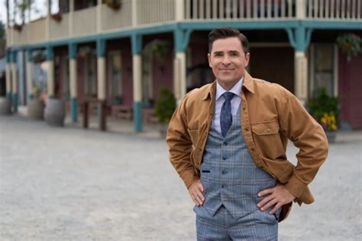 Is Kavan Smith aka Lee Coulter Leaving “When Calls The Heart”?