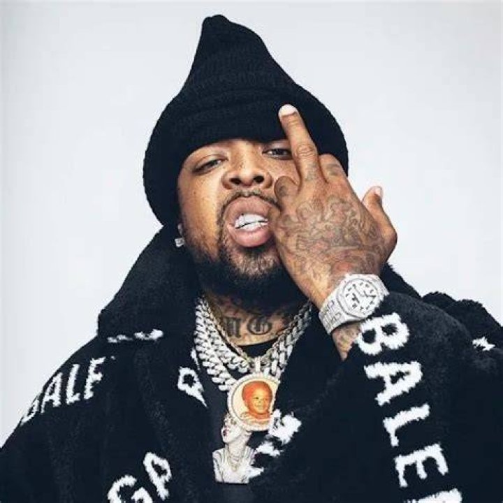 
Is Sam Williams Gay? Age, Height, Net Worth 