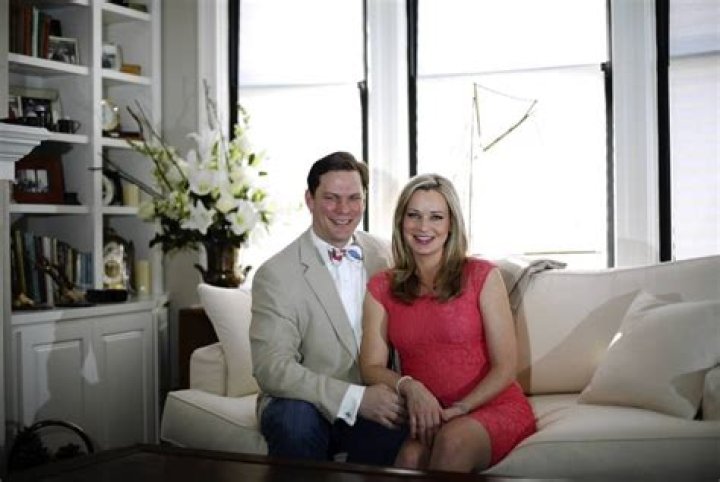 Is Sandra Smith Married or Dating? Her Wiki, Age, Husband, Kids and Net worth