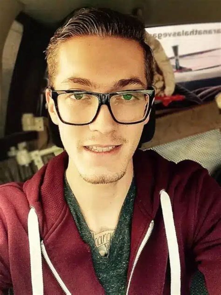
Isaías Moore Height, Weight, Net Worth, Age, Wiki, Who, Instagram, Biography 