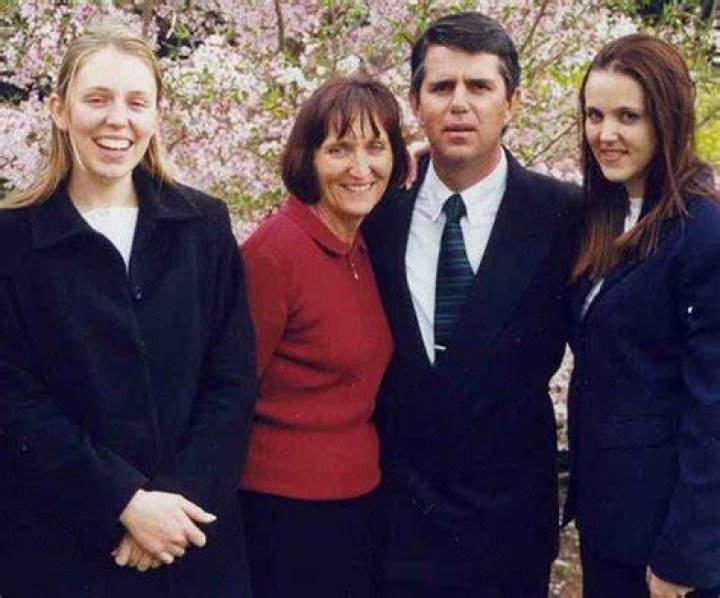
Jacinda Ardern Parents: Who Are Ross And Laurell Ardern? Family And Net Worth 