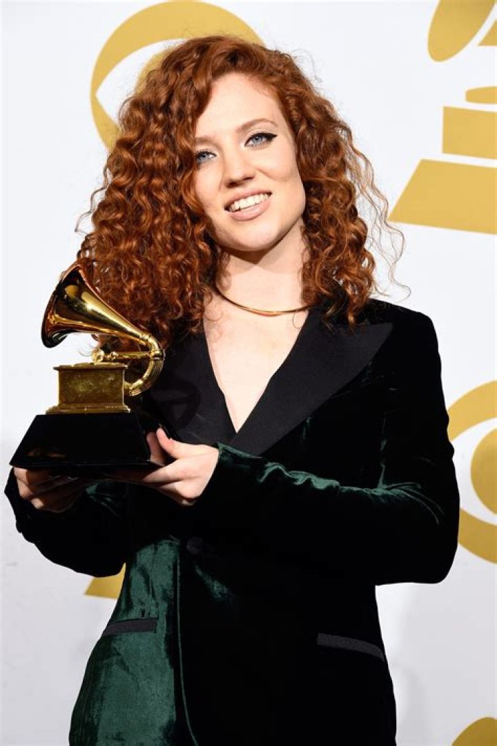 Jess Glynne Bio, Age, Height, Weight, Net Worth, Affair, Life, Ethnicity, Religion, Nationality, Affair, Dating, Wiki