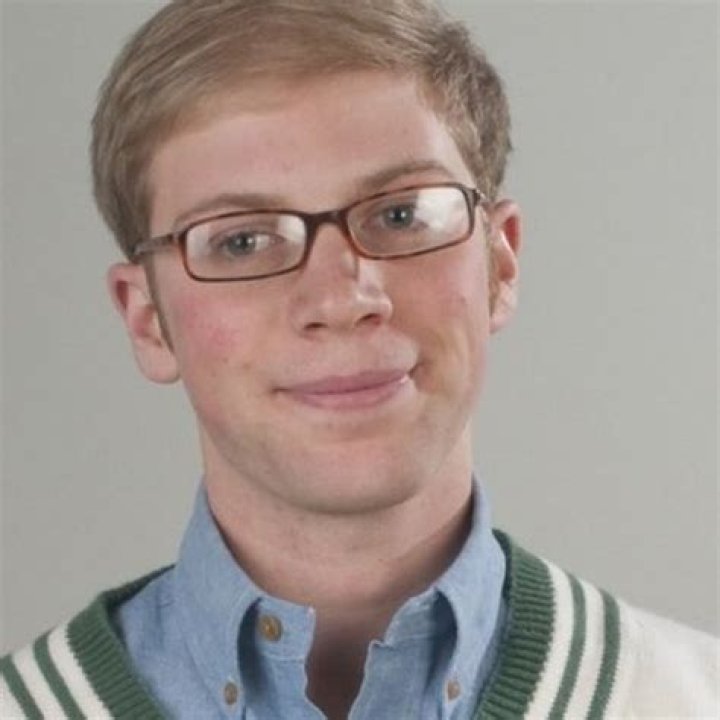 Joe Pera Age: How Old/Tall Is Joe Pera, Girlfriend, Net Worth, Family Facts