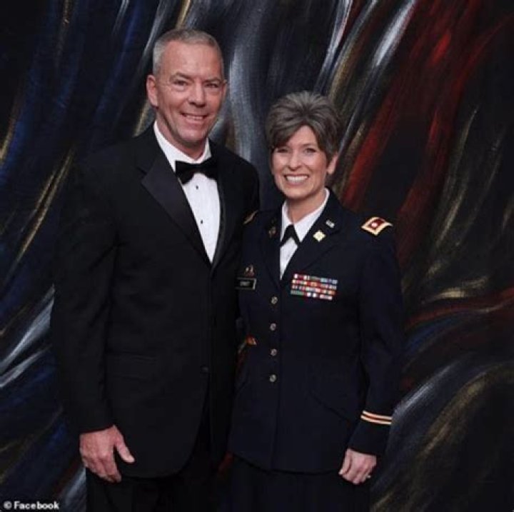 Joni Ernst Wiki, Bio, Age, Height, Husband, Net Worth 2019