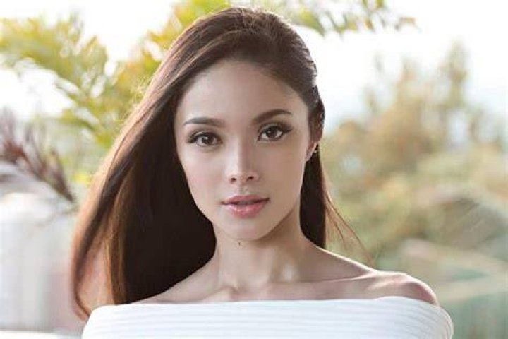 
Kazel Kinouchi Husband – Is She Married? Parents Siblings And Net Worth 