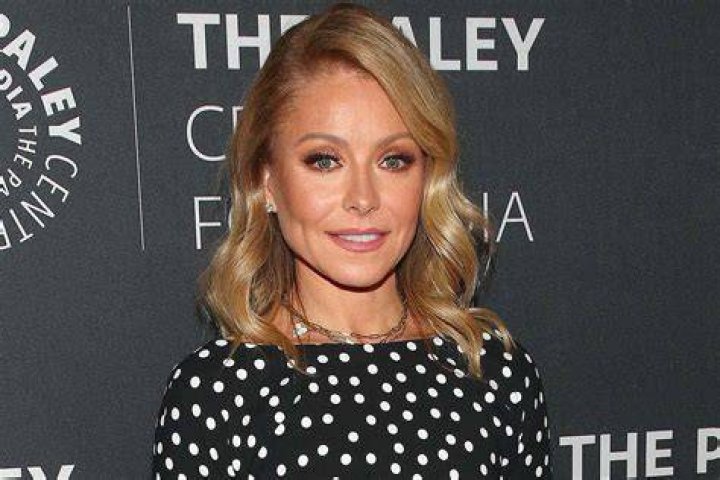 
Kelly Ripa Shares She Has a ‘Severe Case of Social Anxiety Disorder’ in New Memoir 