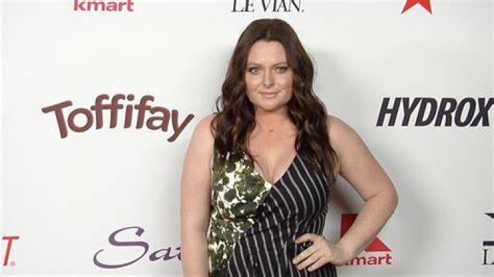 
Lauren Ash – Inside the Life of the Los Angeles Based Canadian Actress 