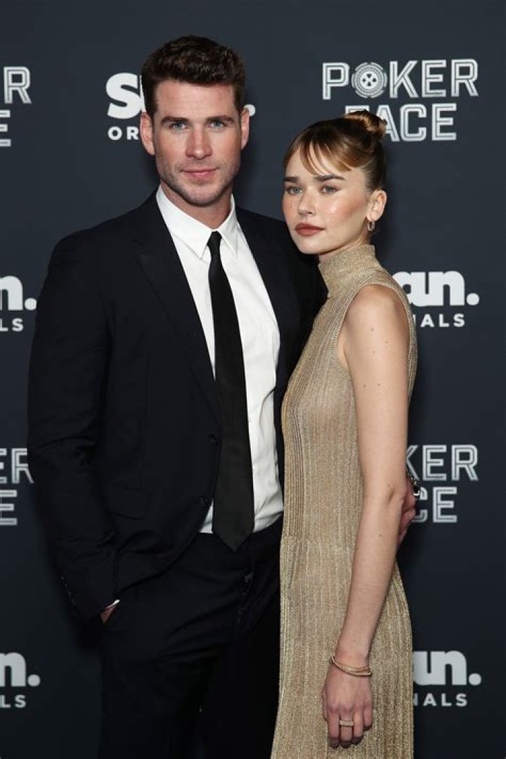 
Liam Hemsworth And Gabriella Brooks Squash Breakup Rumors By Walking The Red Carpet Together 