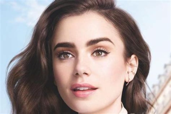 Lily Collins Height, Age, Boyfriend, Biography, Wiki, Net Worth