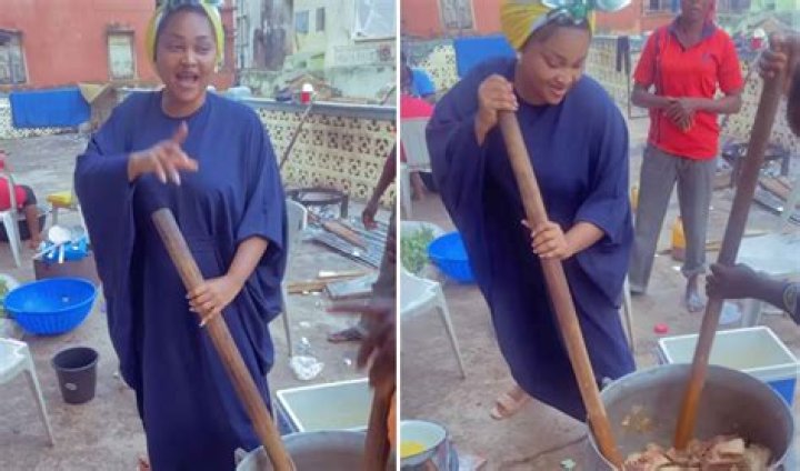 
Mercy Aigbe joins older housewives to cook in her husband’s home (video) 