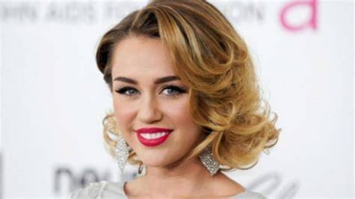 Miley Cyrus’ Height & Body Transformation Over The Years and How She Keep a Trim Physique