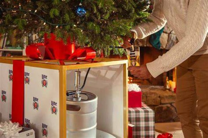 
Miller Lite Releases Christmas Tree Keg Stand That Keeps Beer Lovers and Trees from Going Thirsty 