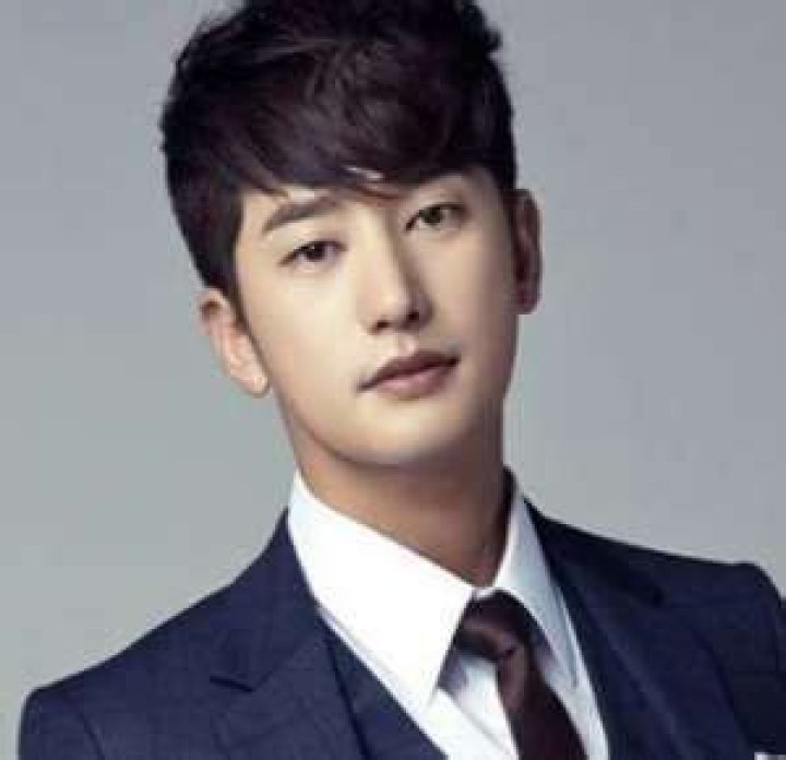 Park Si-hoo Height, Weight, Net Worth, Age, Birthday, Wikipedia, Who, Nationality, Biography