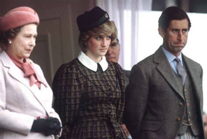 
Princess Diana’s Clashes with Queen Elizabeth: Inside Their Complex Relationship 