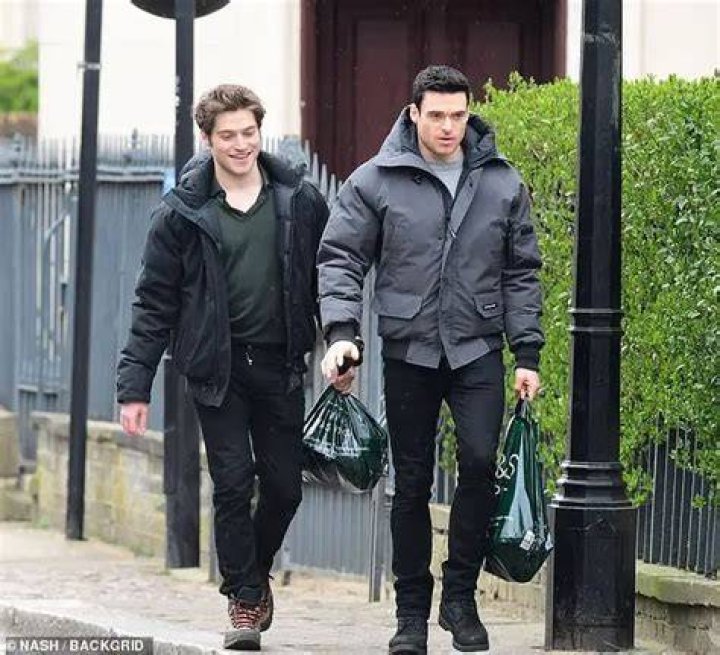 
Richard Madden Is Rumored To Be Dating Froy Guiterrez 