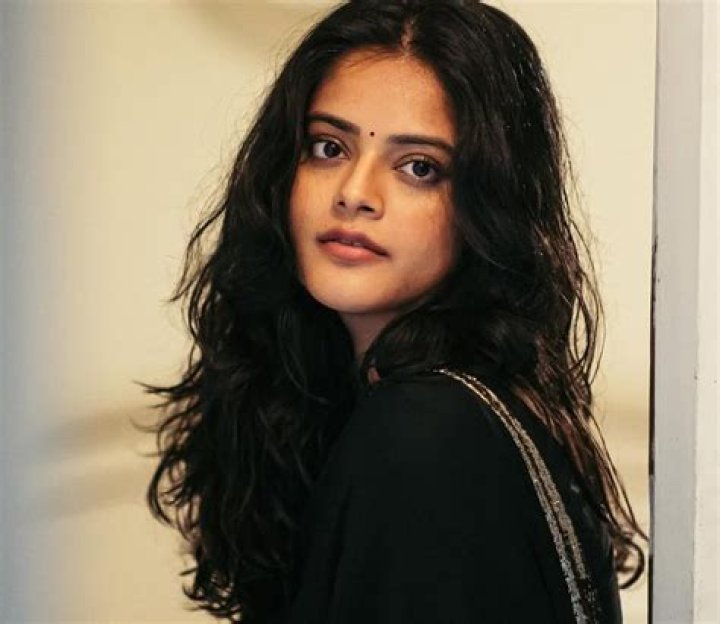 
Riddhi Kumar Height, Weight, Net Worth, Age, Birthday, Wikipedia, Who, Nationality, Biography 