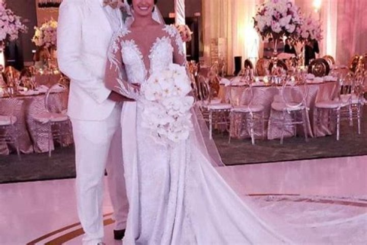 Salvador Perez is Married to Wife: Maria Gabriela. Kids