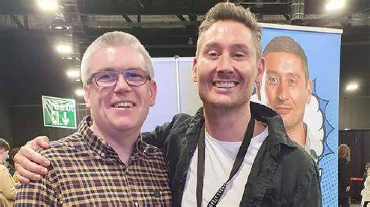 Simon Carlyle, Creator Of Two Doors Down, Dies At Age 48