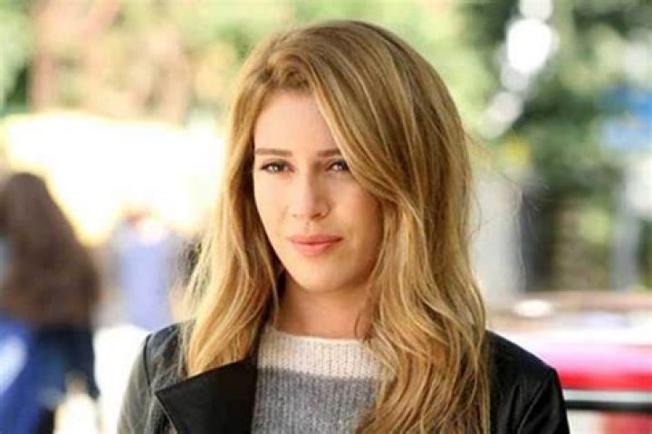 Sinem Kobal Married, Boyfriend, Wiki, Children, Net Worth, Husband