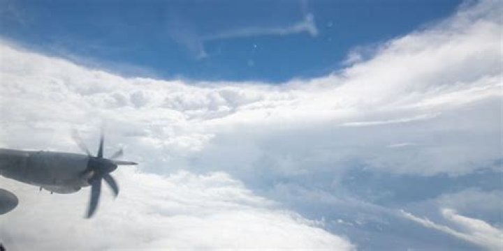
‘We got rocked:’ Hurricane Hunter describes Ian as roughest flight of his career 
