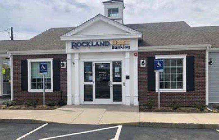 What happened at the Rockland Trust Bank? Falmouth MA robbery triggers search for suspect