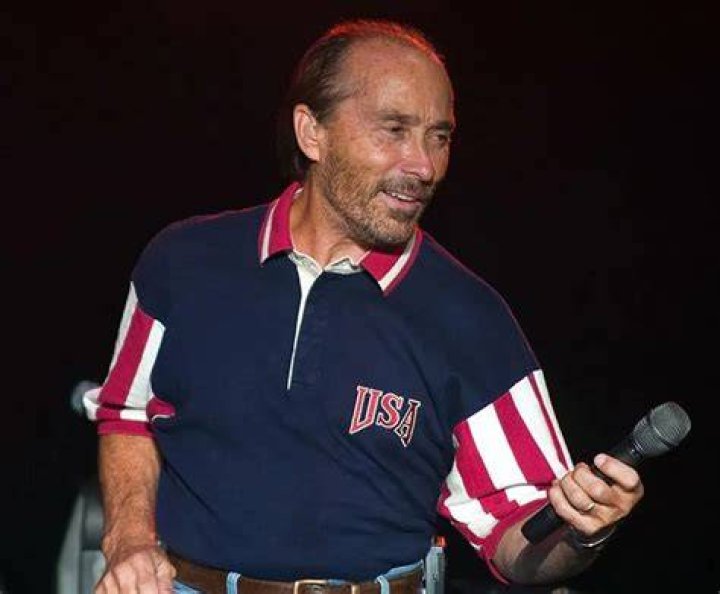 What Illness Does Lee Cowan Have? Fans Are Worried About His Health