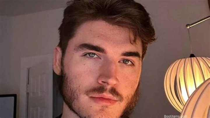 What Is Jschlatt Sexuality? Find Out If The Youtuber Is Gay
