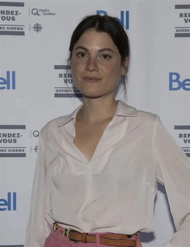 
Who Are Julianne Côté Parents? Meet The Canadian Film Actress On Instagram 