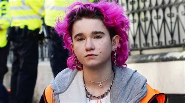 Who Are Phoebe Plummer Parents? Family, Age And Wikipedia