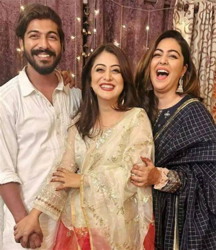 
Who are Shafaq Naazs Parents? Shafaq Naaz Biography, Parents Name, Nationality and More 