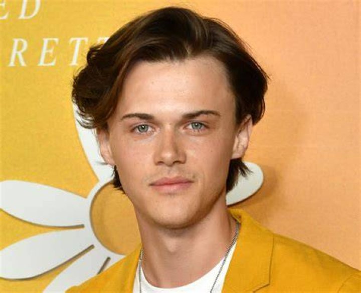 
Who is Christopher Briney? Is The Actor G*y Or B******l? 
