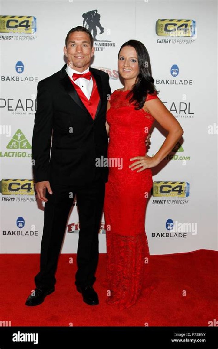 Who Is Connie Elkins? Details To Know About Darren Elkins Wife